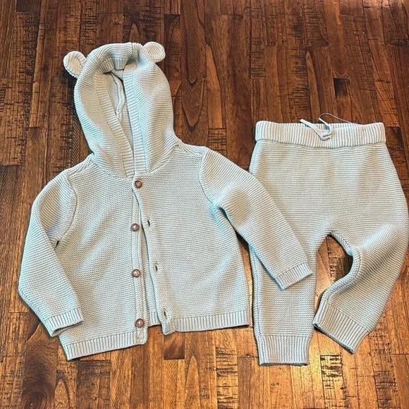 Carter’s 2 Piece Hooded Sweater Top & Bottom Matching Set (Gender Neutral) - Picture 1 of 14